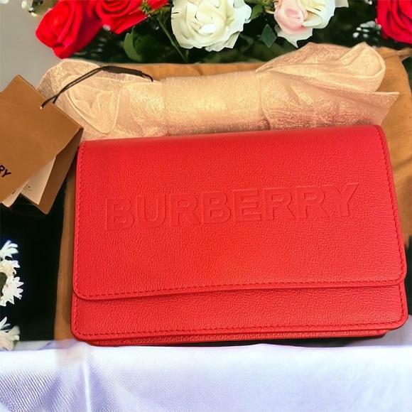 NWT BURBERRY HAMPSHIRE EMBOSSED LEATHER FLAP CROSSBODY STRAP CLUTCH & DUST BAG - Picture 7 of 8
